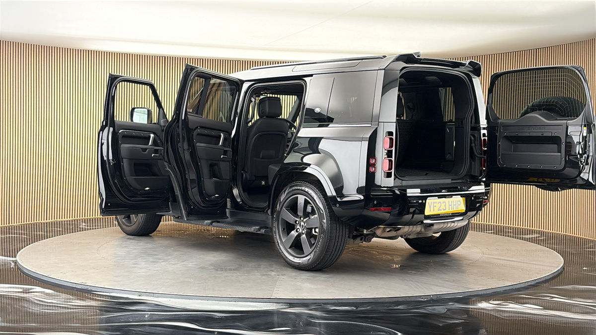 More views of Land Rover Defender 110