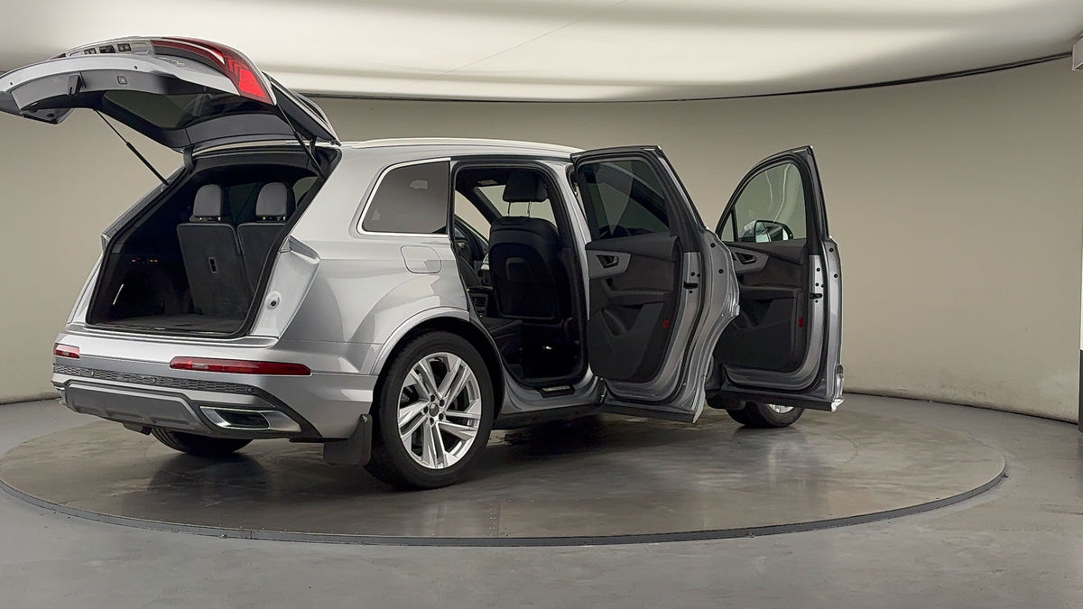 More views of Audi Q7