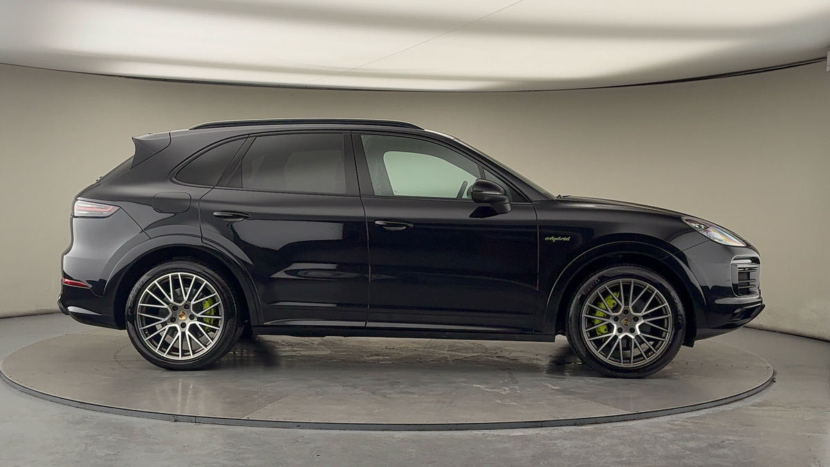 Porsche Cayenne Image 16