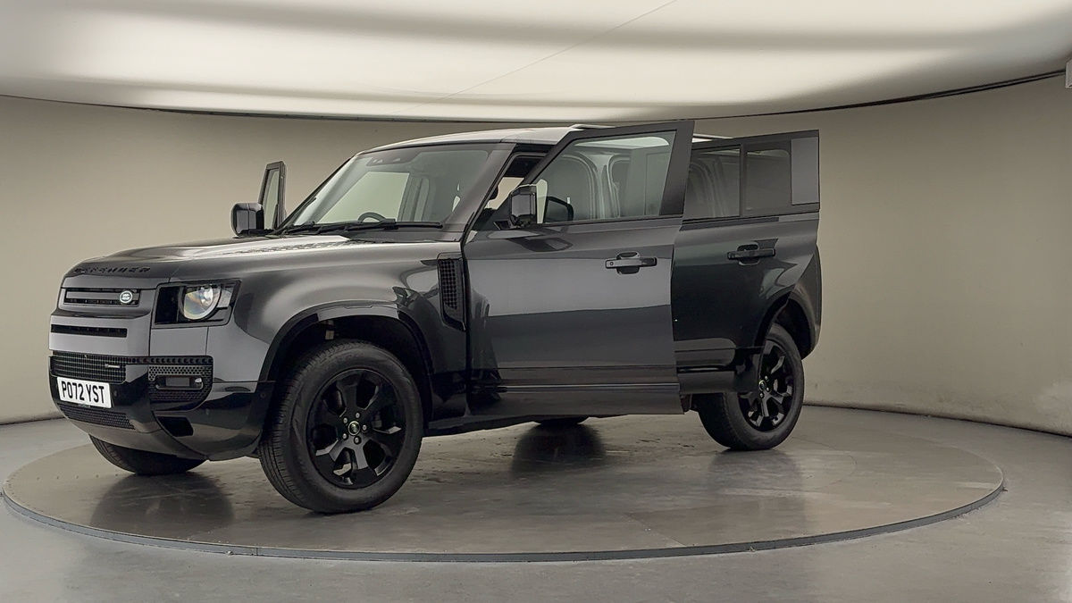 Land Rover Defender 110 Image 22