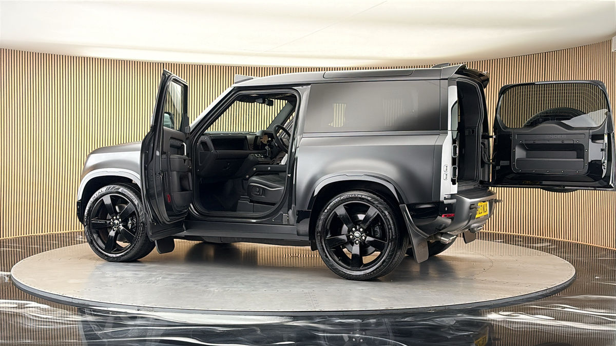 More views of Land Rover Defender 90