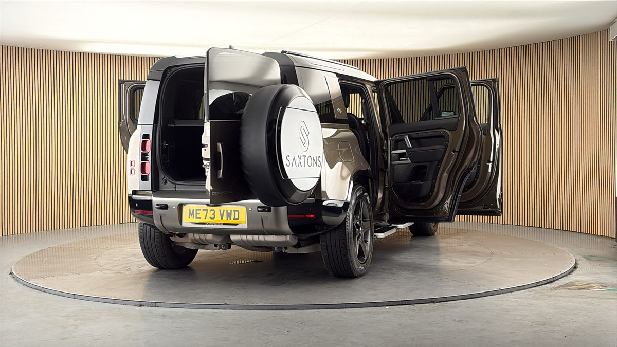 More views of Land Rover Defender 110