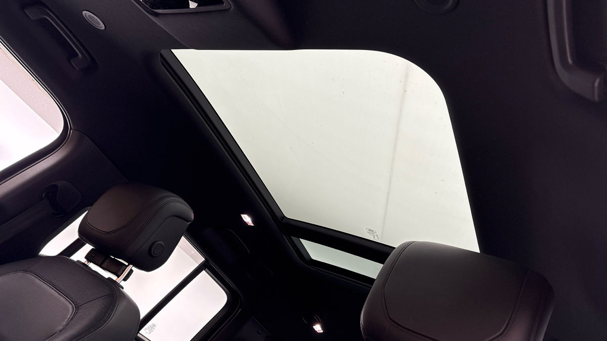 Land Rover Defender 130 Image 6