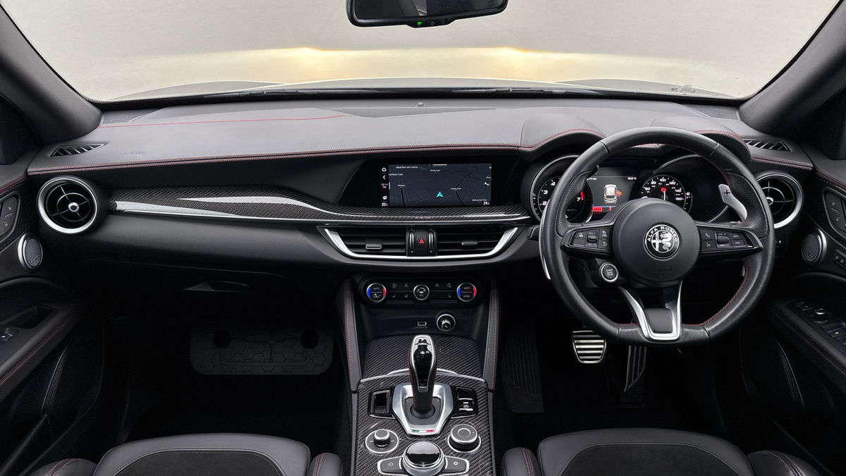 Alfa Romeo Stelvio Image 12