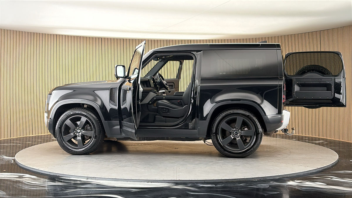 More views of Land Rover Defender 90