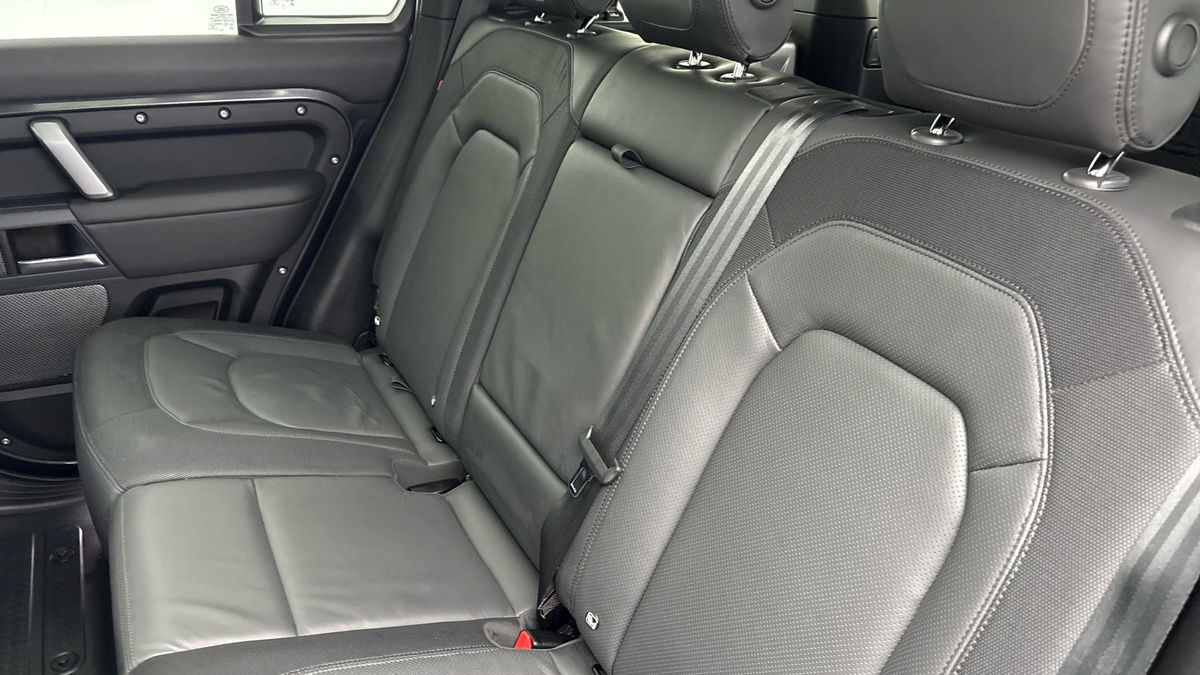 Land Rover Defender 110 Urban Image 21