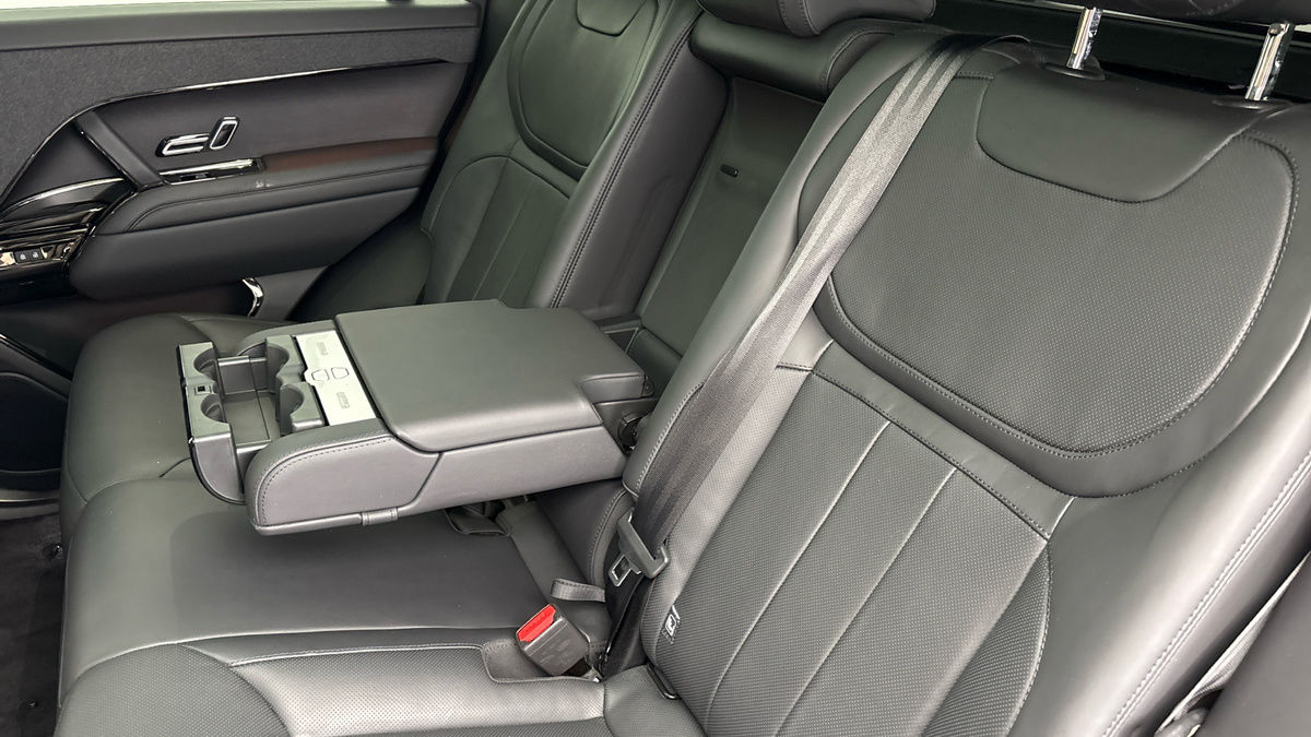 Land Rover Range Rover Sport Image 9