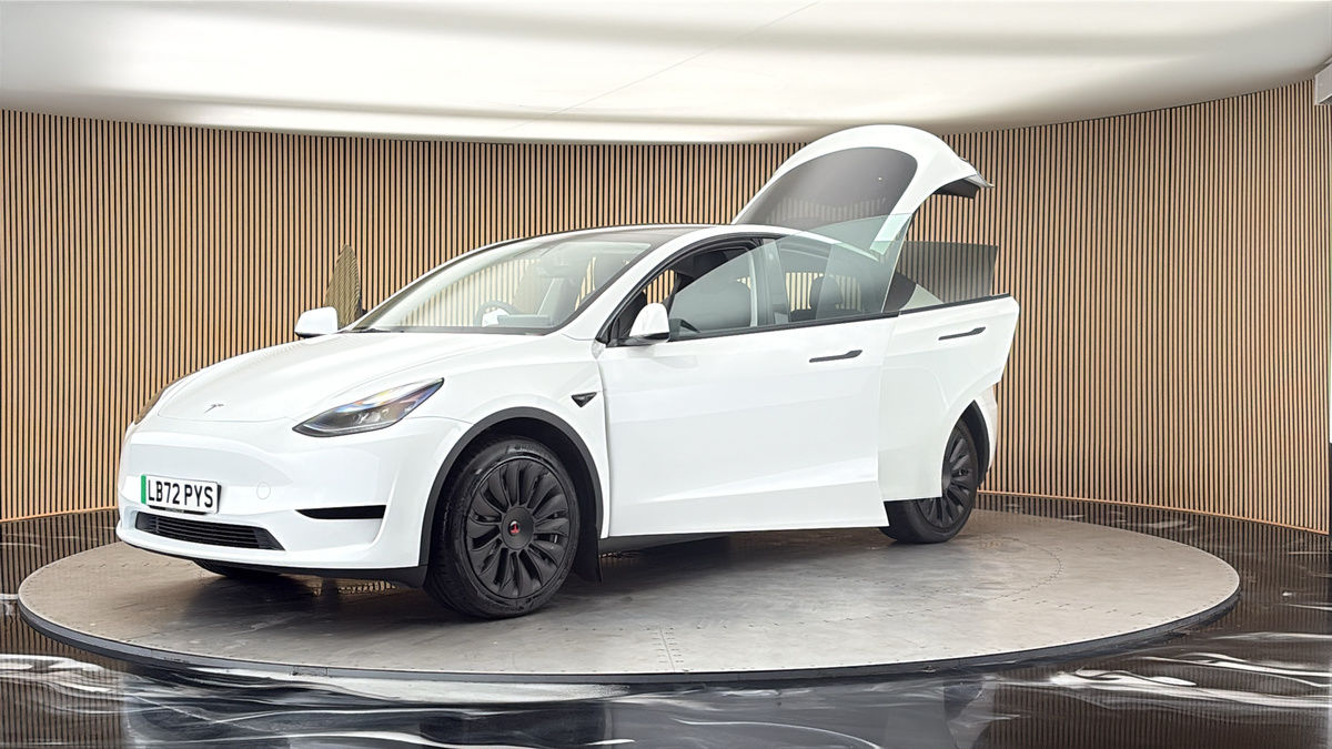 Tesla Model Y Image 22