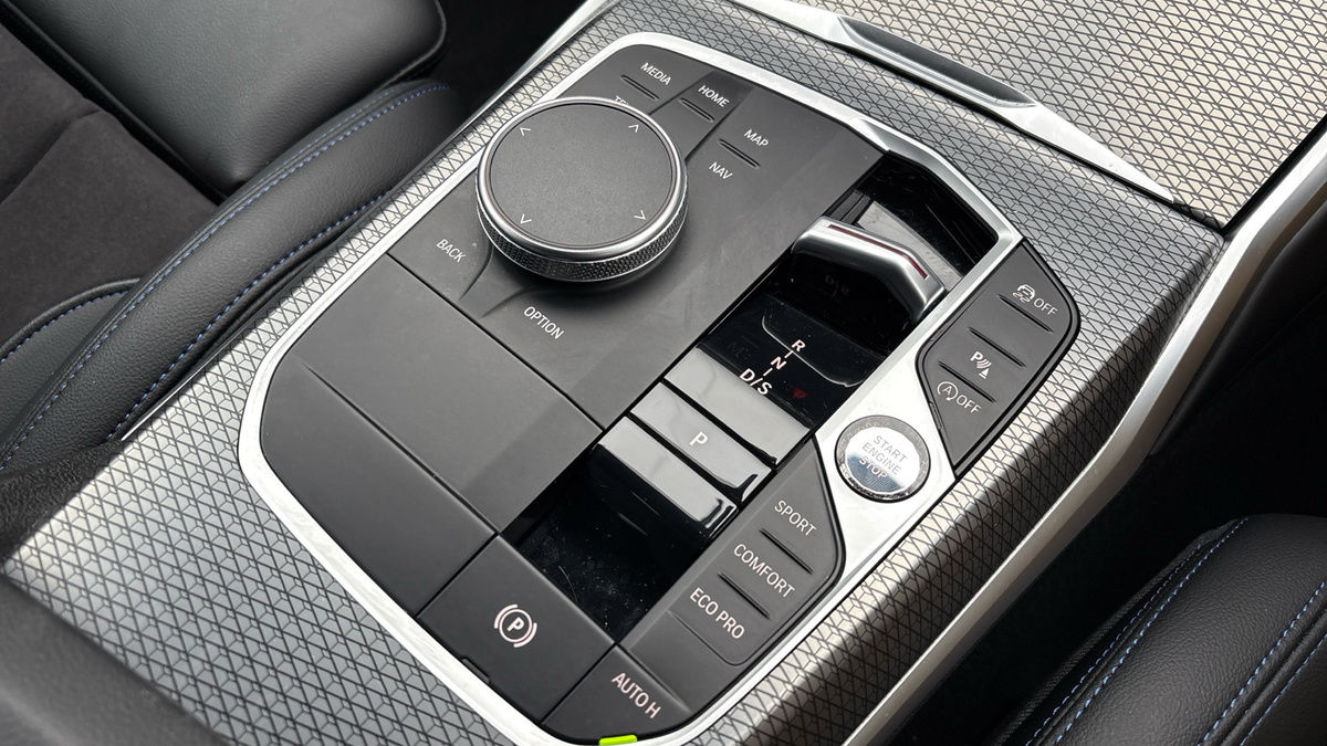 BMW 3 Series Image 6