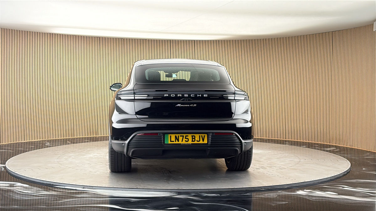 More views of Porsche Macan