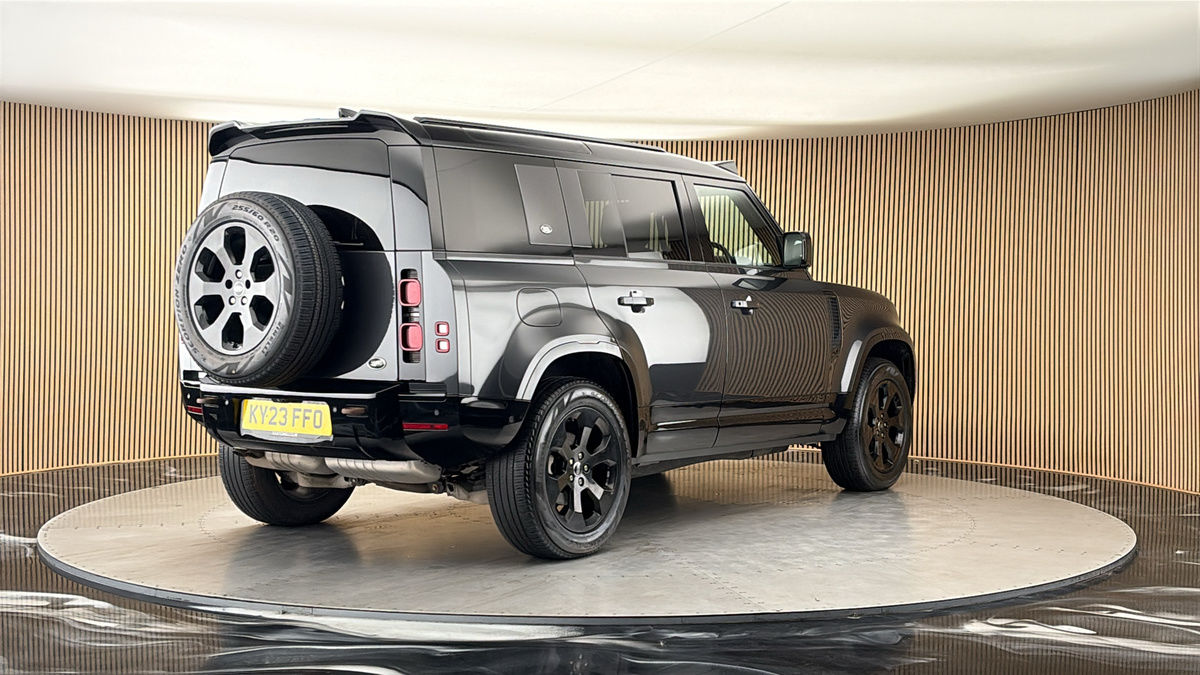 More views of Land Rover Defender 110