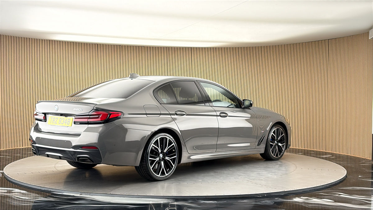 BMW 5 Series Image 21