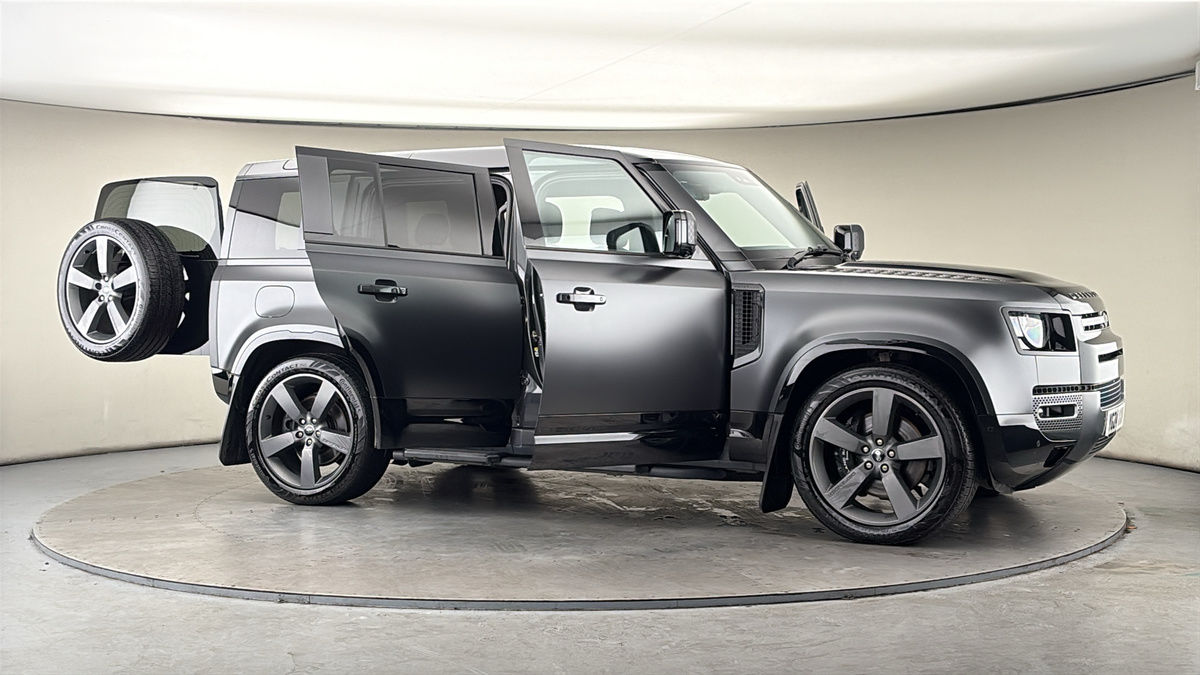 More views of Land Rover Defender 110