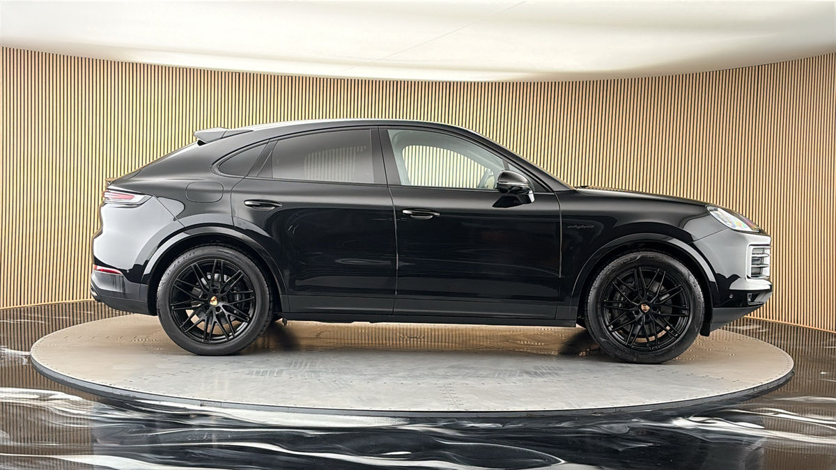 Porsche Cayenne Image 16