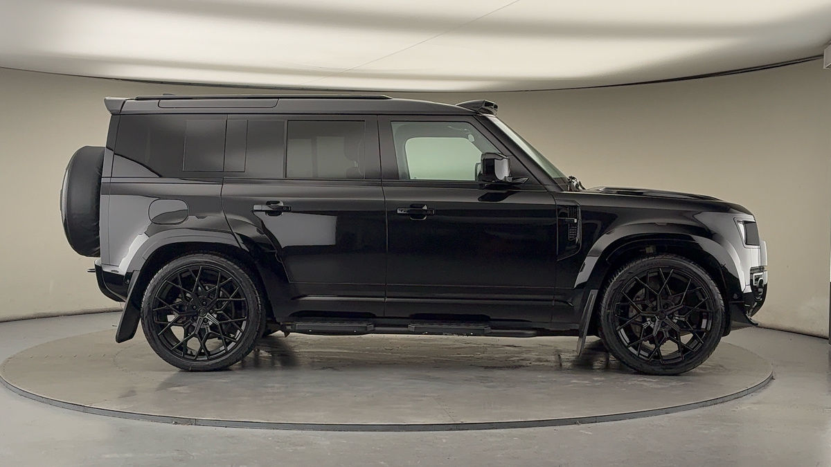 Land Rover Defender 110 Urban Image 16