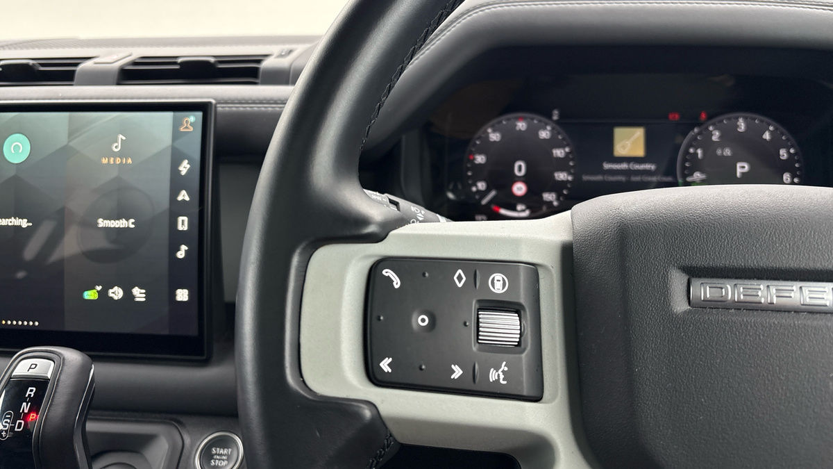 Land Rover Defender 110 Image 13