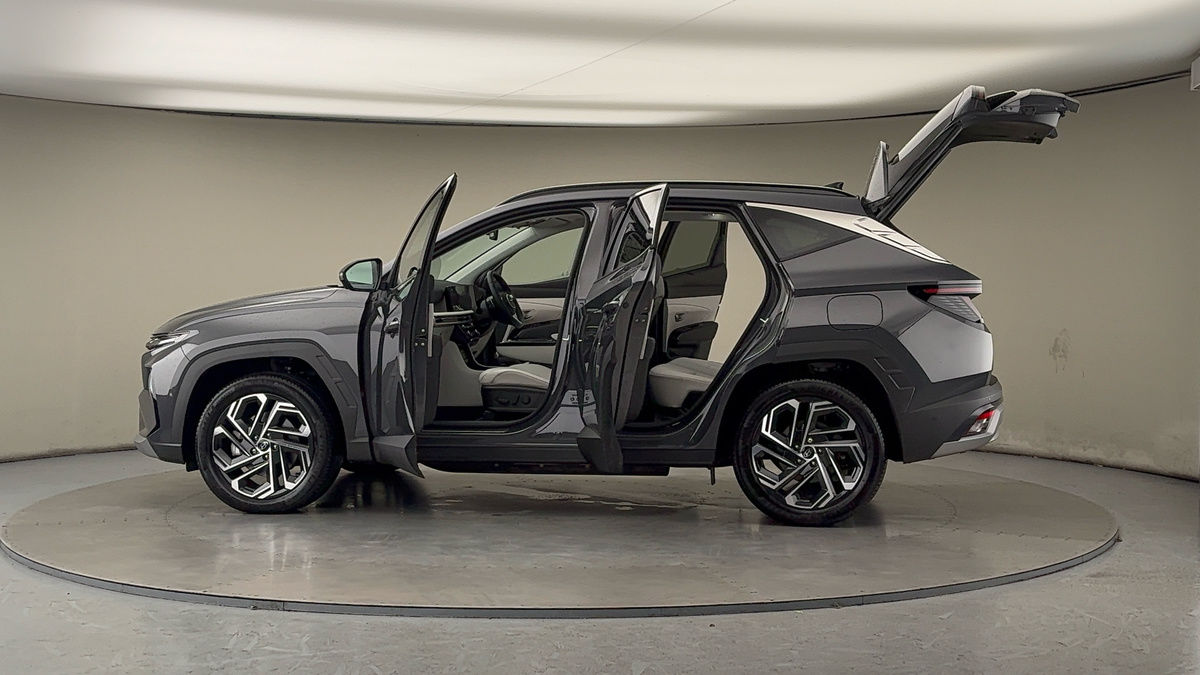 More views of Hyundai TUCSONix35