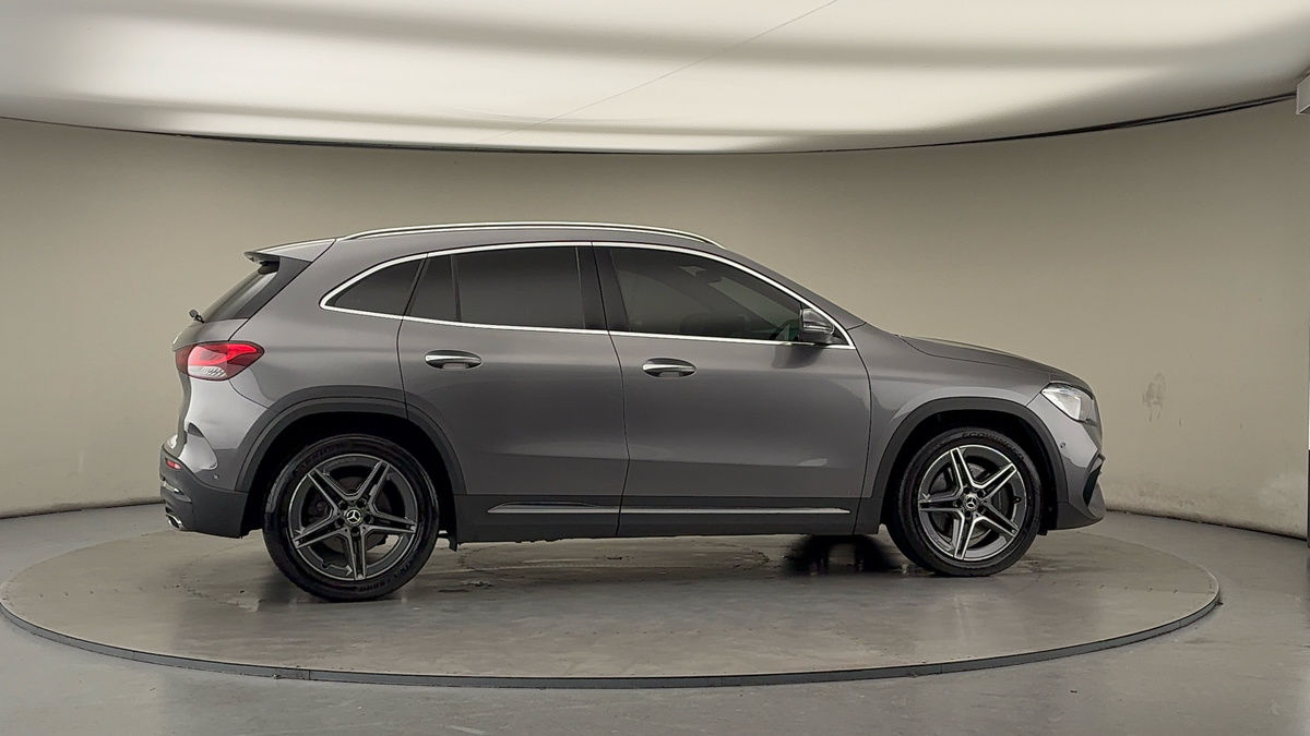 More views of Mercedes-Benz GLA