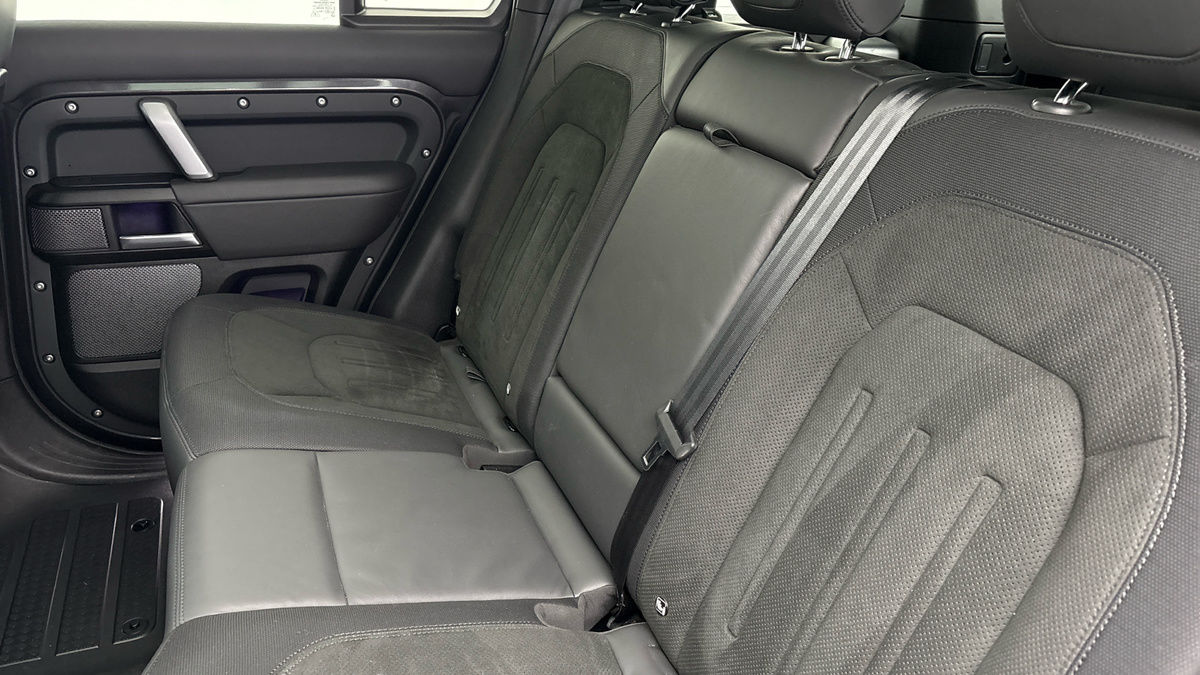 Land Rover Defender 110 Image 8