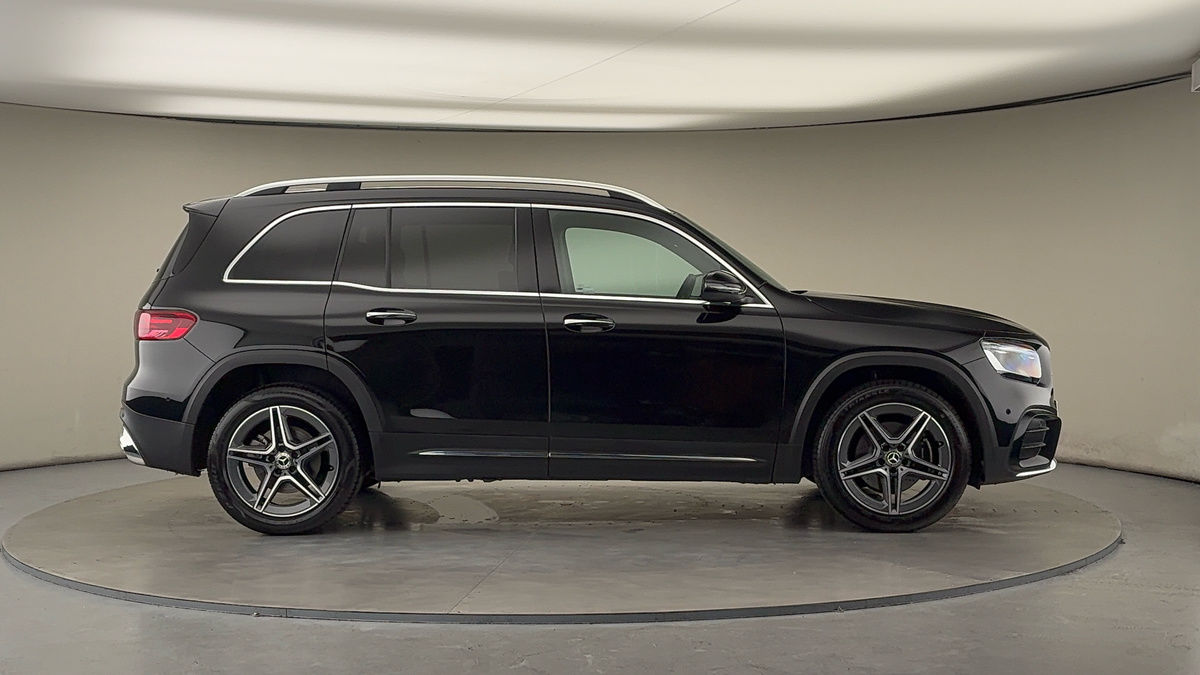 Mercedes-Benz GLB Image 16