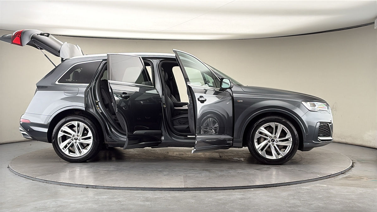 More views of Audi Q7