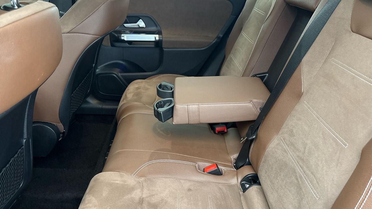 Mercedes-Benz GLB Image 9