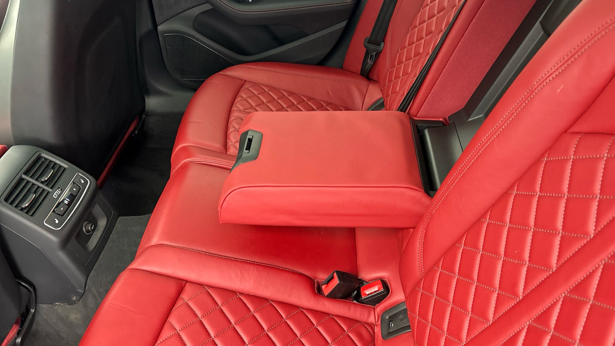 Audi S4 Avant Image 9