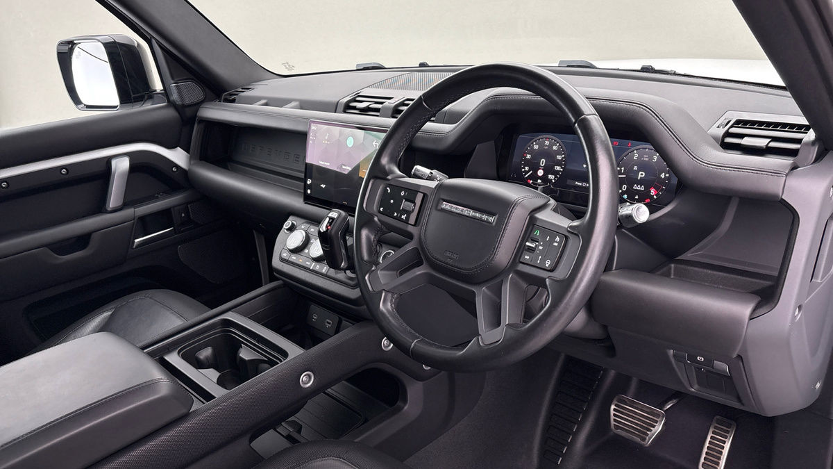 Land Rover Defender 110 Image 5