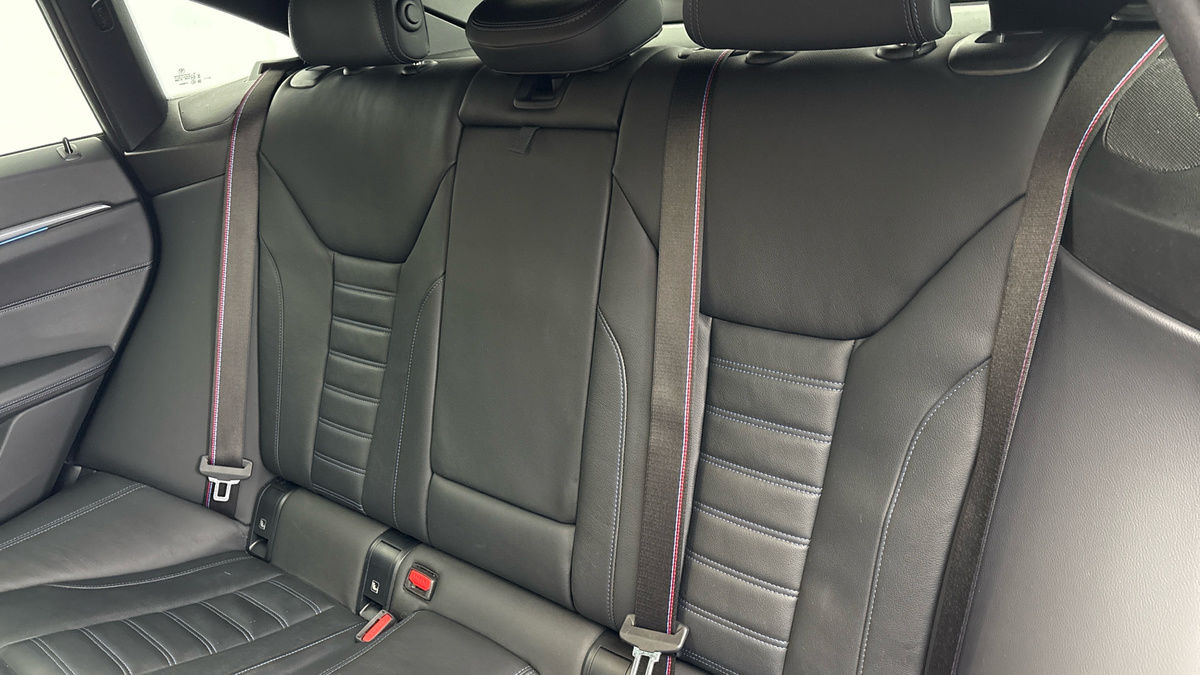 BMW i4 Image 8