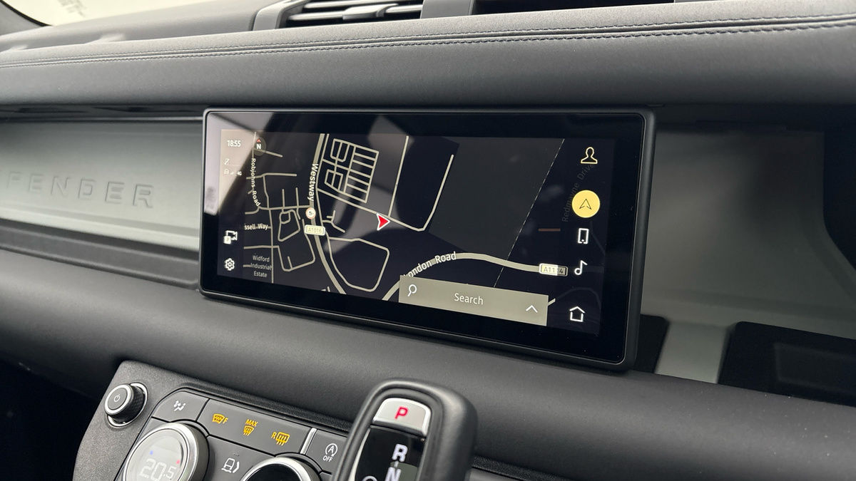 Land Rover Defender 110 Image 17