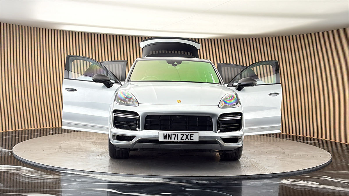 More views of Porsche Cayenne