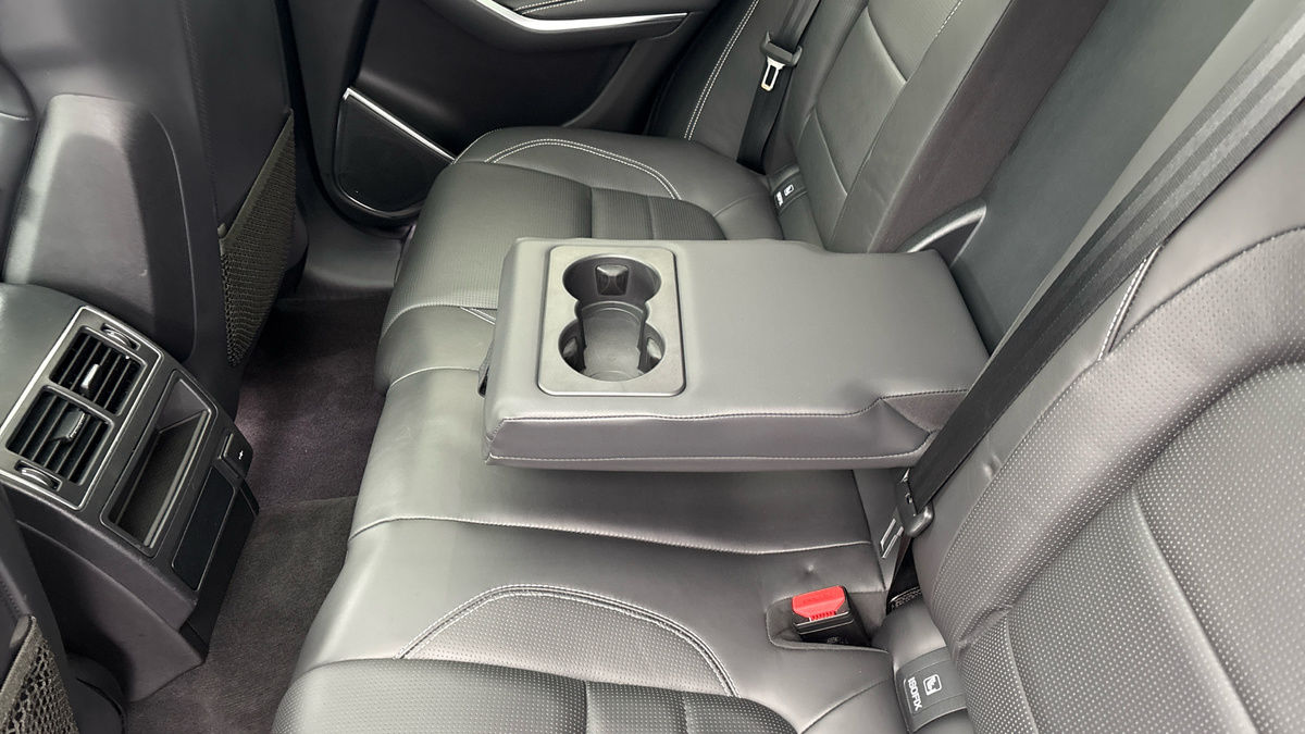 Jaguar F-PACE Image 9