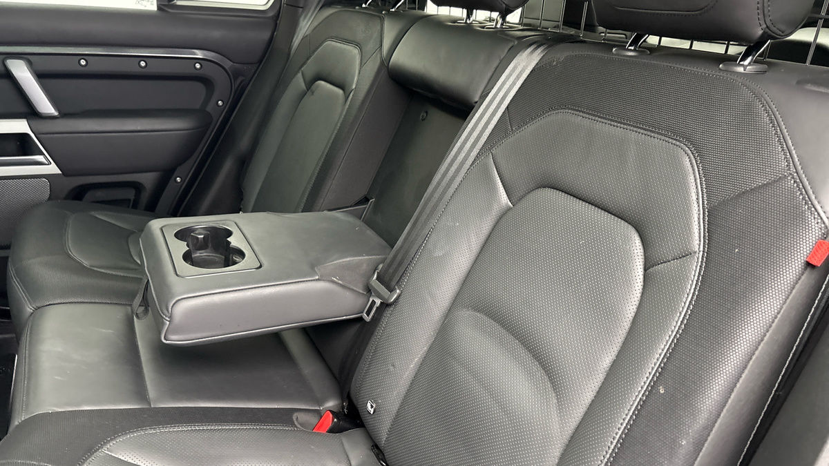 Land Rover Defender 110 Image 9