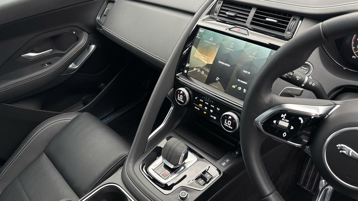 Jaguar E-PACE Image 35