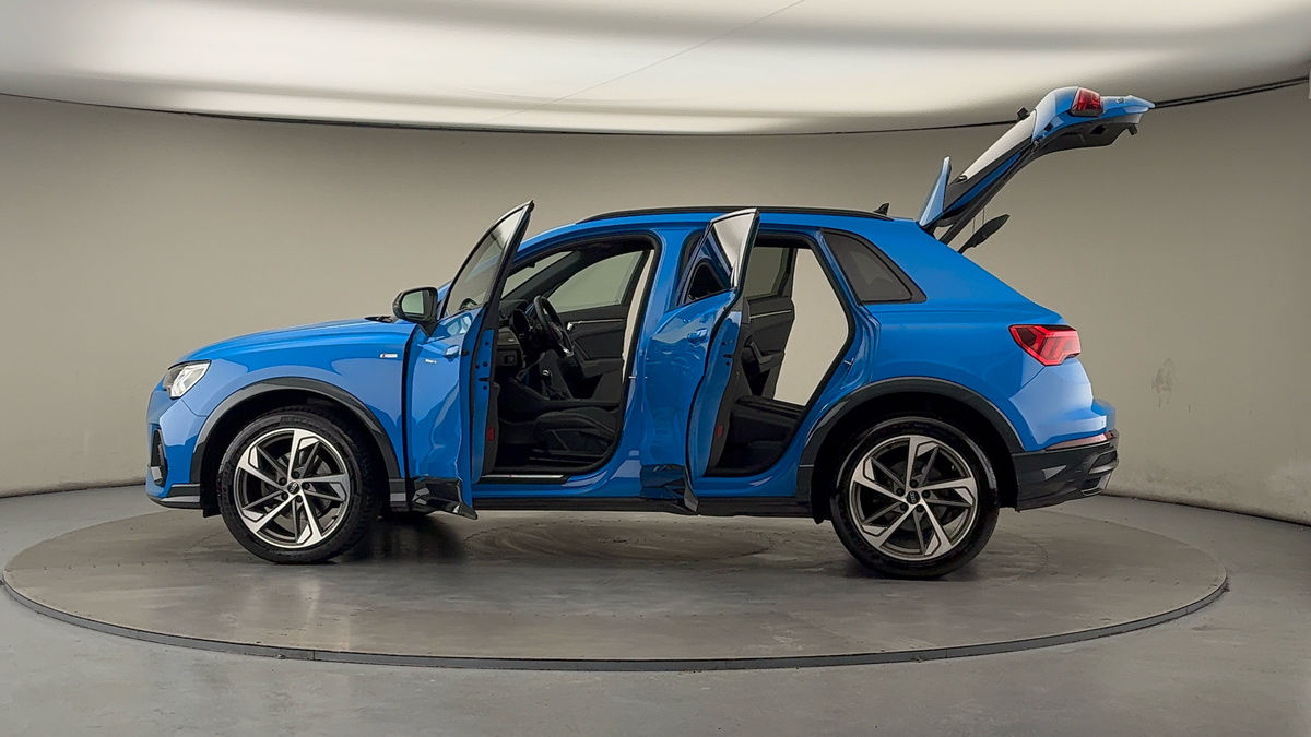 More views of Audi Q3