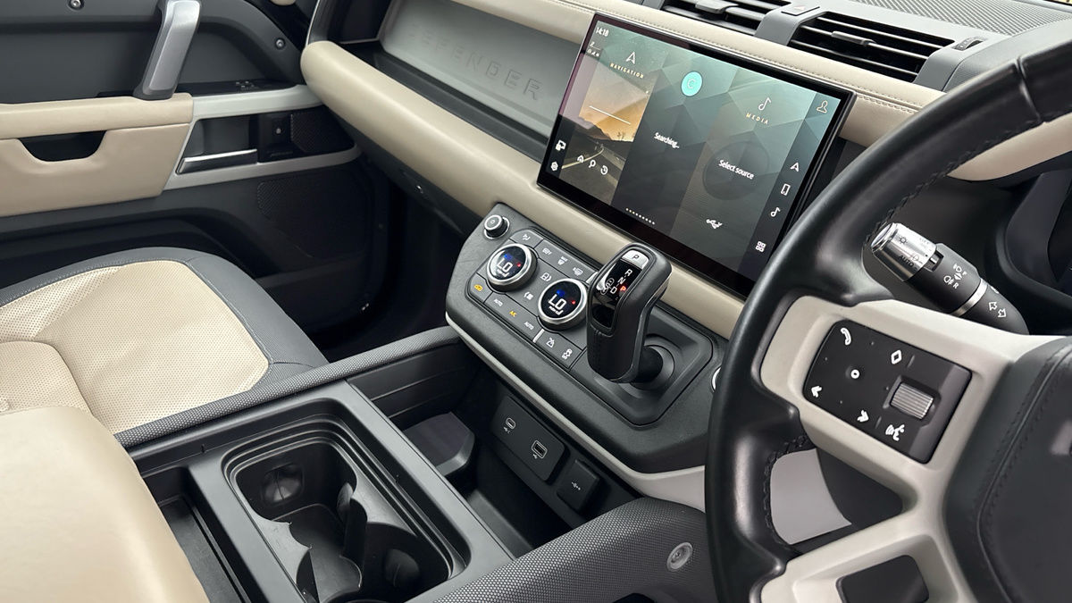 Land Rover Defender 90 Image 18
