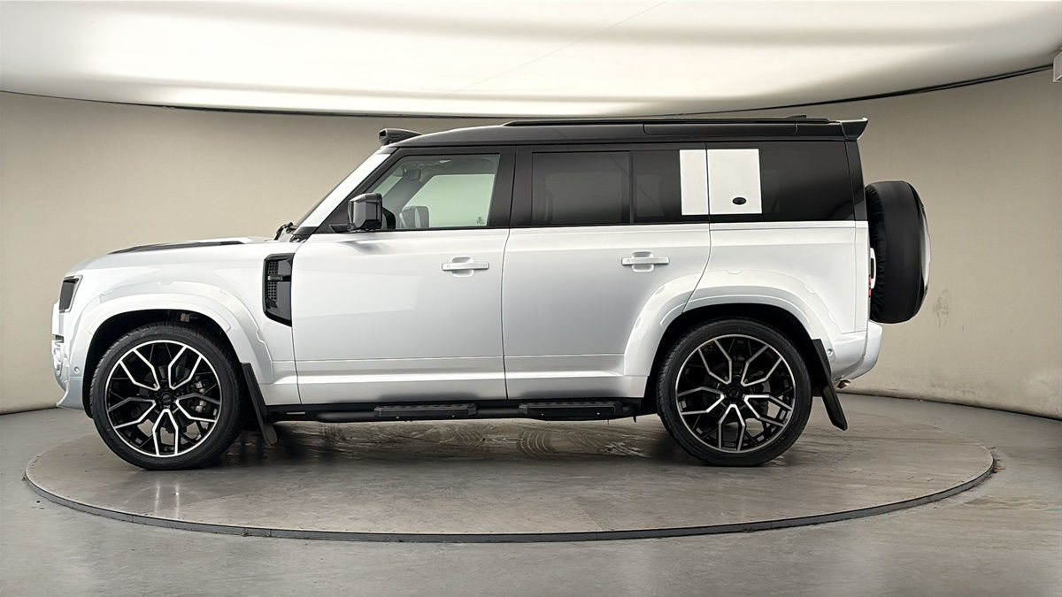 Land Rover Defender 110 Urban Image 15