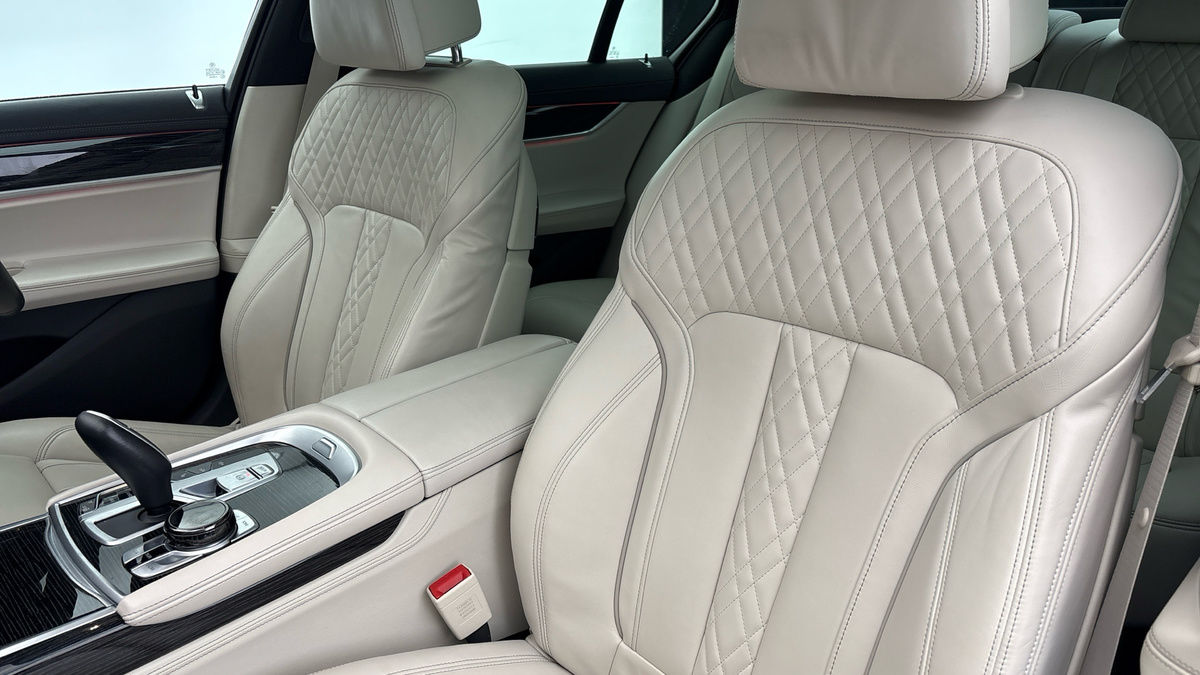 BMW 7 Series Image 7