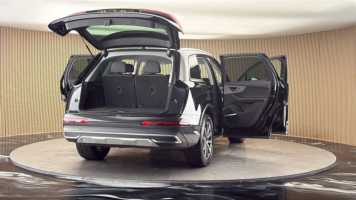 More views of Audi Q7