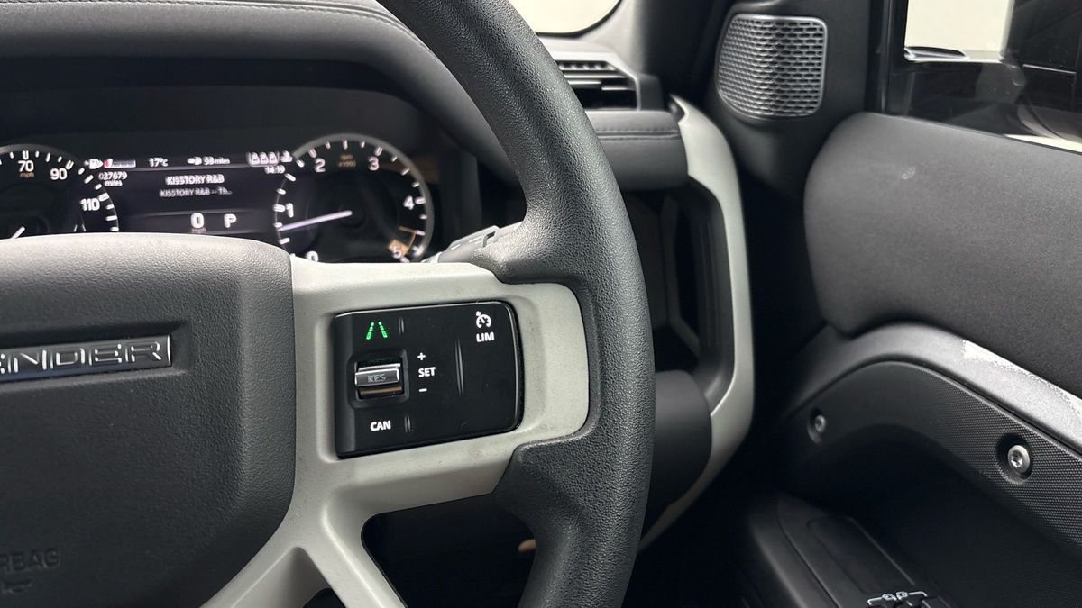 Land Rover Defender 90 Image 14