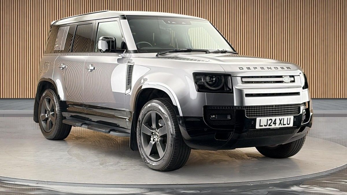 Land Rover Defender 110 Sticky Header Image