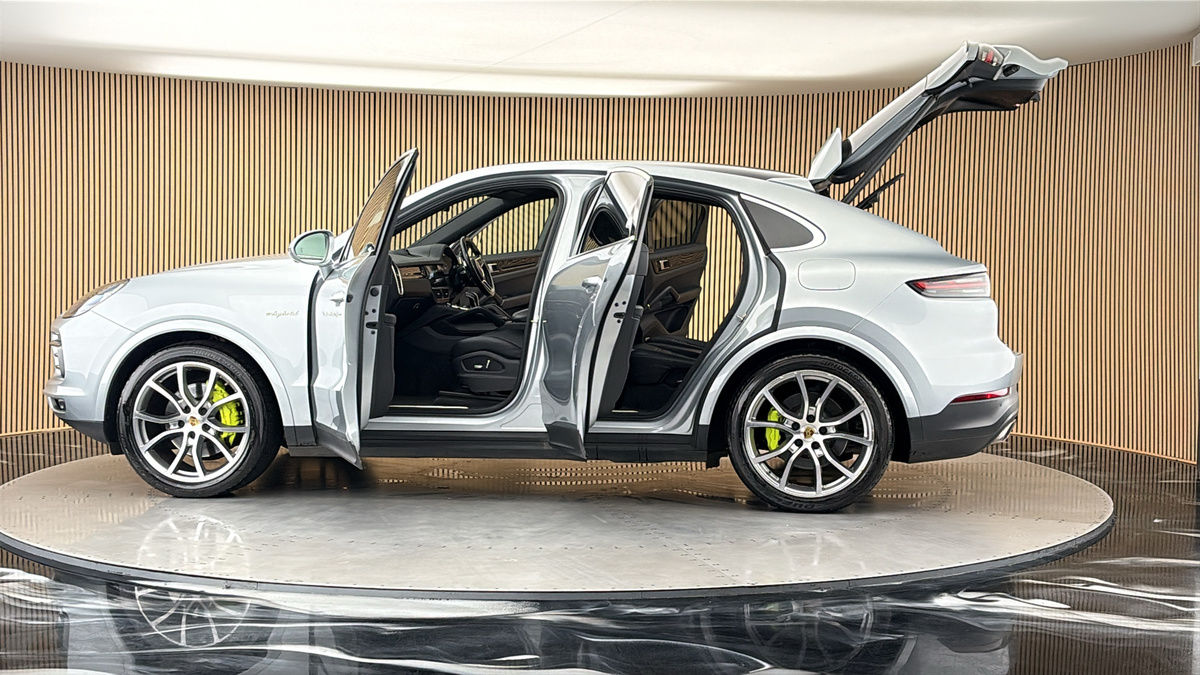 More views of Porsche Cayenne