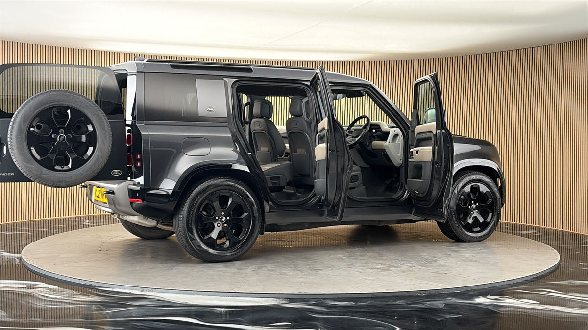 More views of Land Rover Defender 110