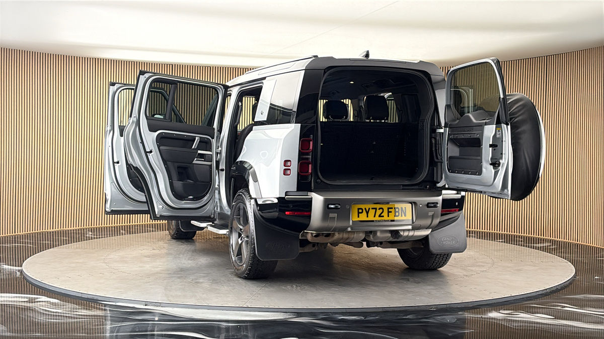 More views of Land Rover Defender 110