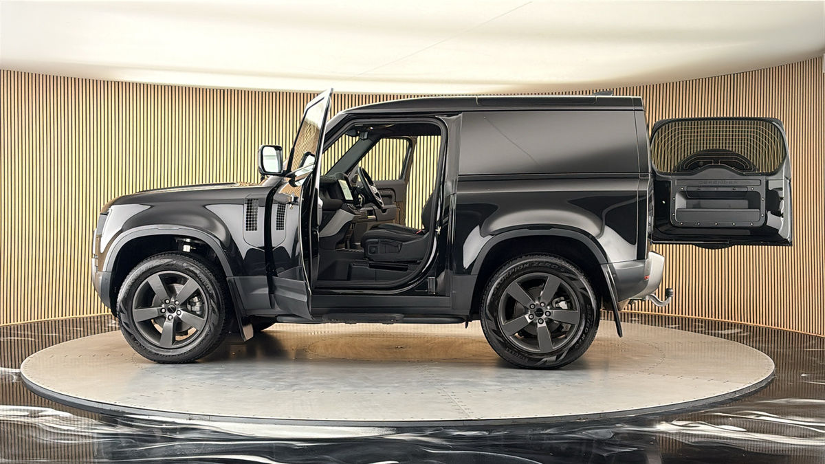 More views of Land Rover Defender 90