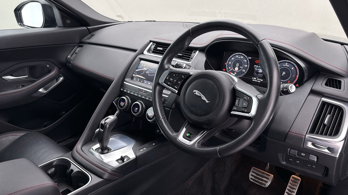 Jaguar E-PACE Image 5