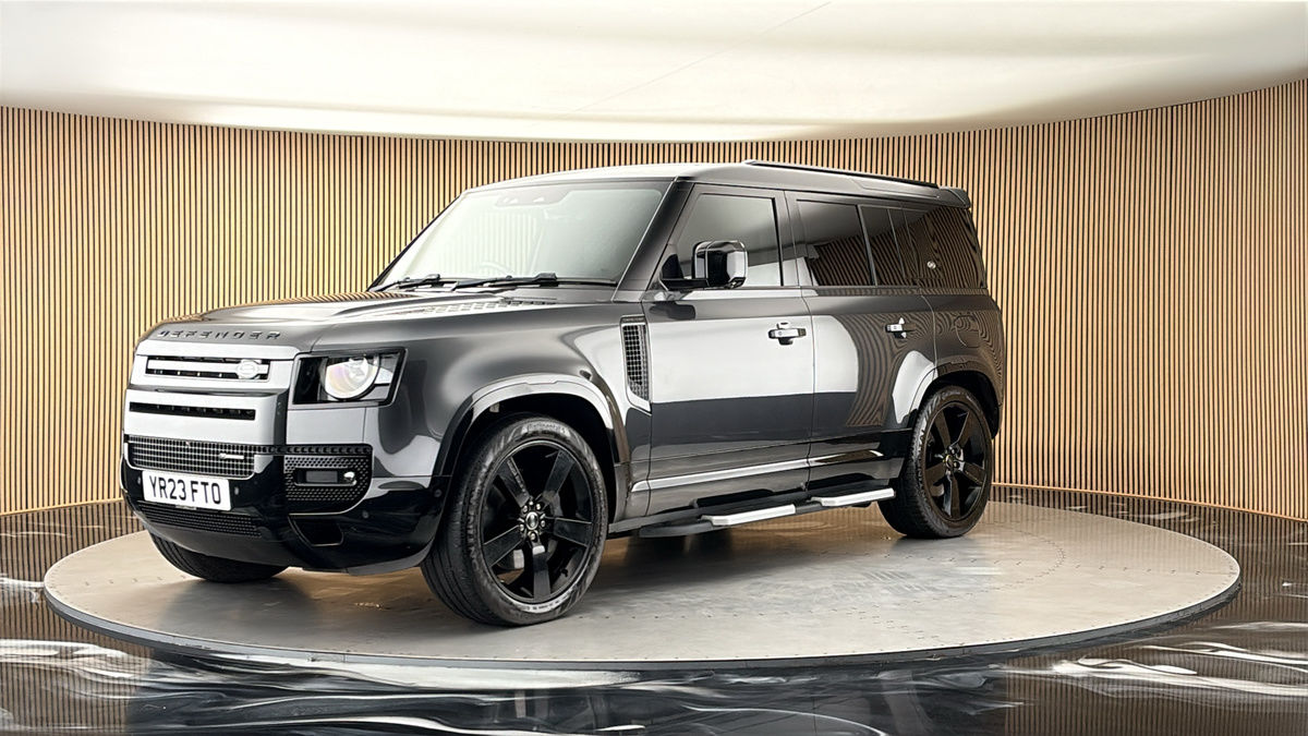 Land Rover Defender 110 Image 20