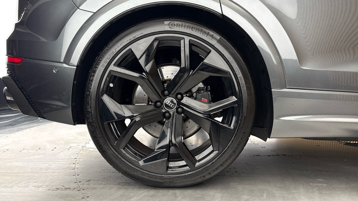 Audi RSQ8 Image 10