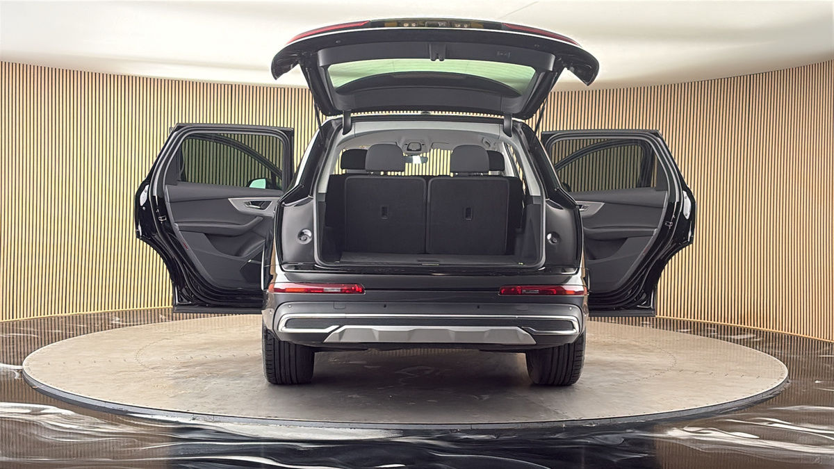 More views of Audi Q7