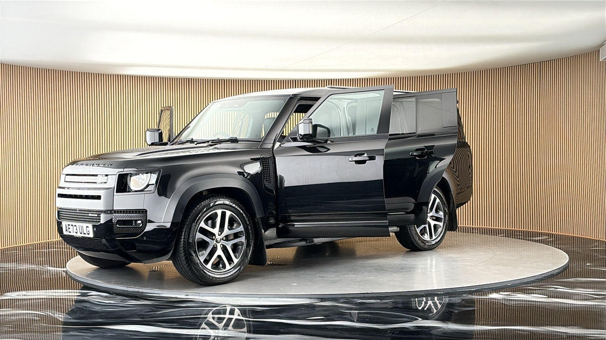 Land Rover Defender 130 Image 22
